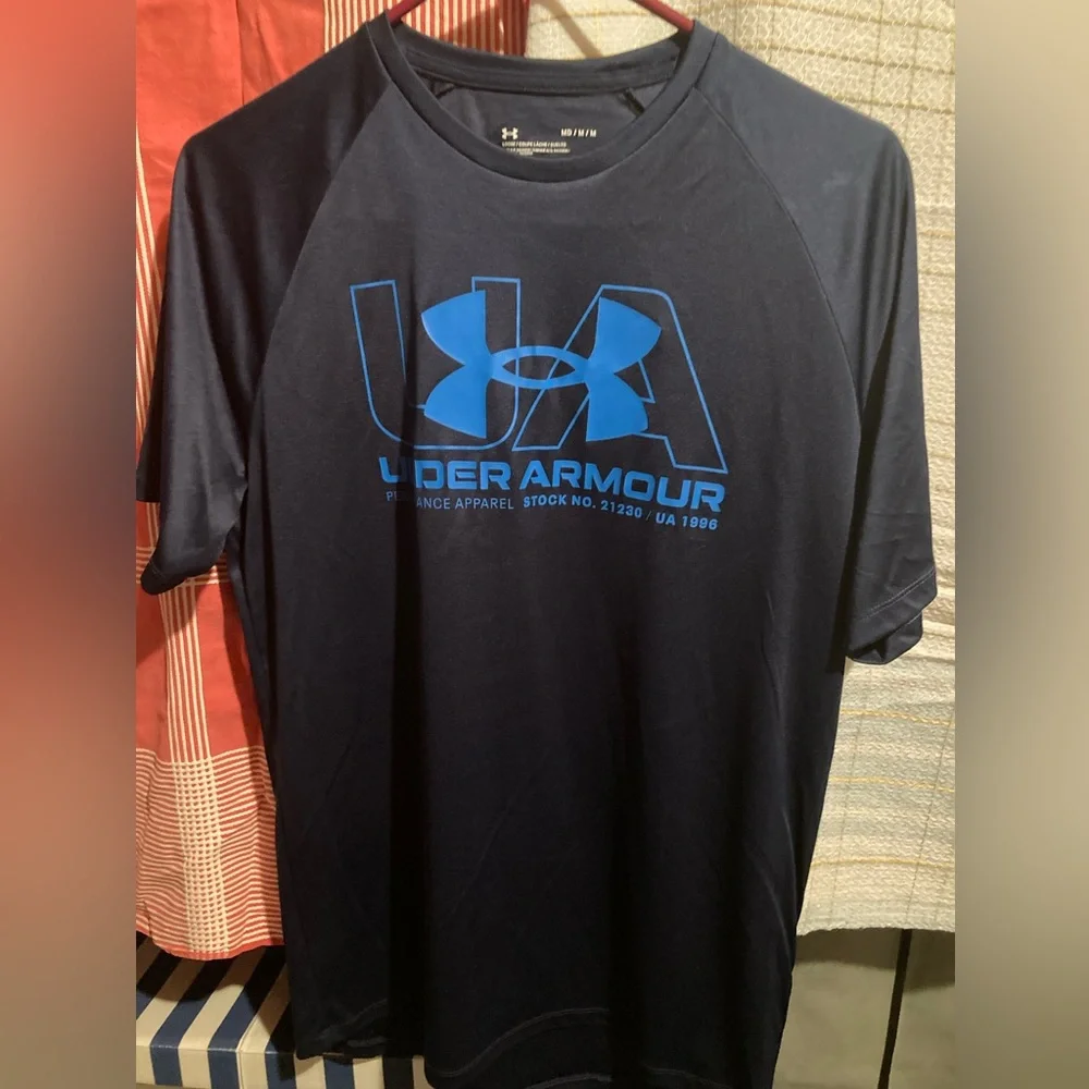 Under Armour Shirt T-shirt Men’s Medium Blue and Black loose